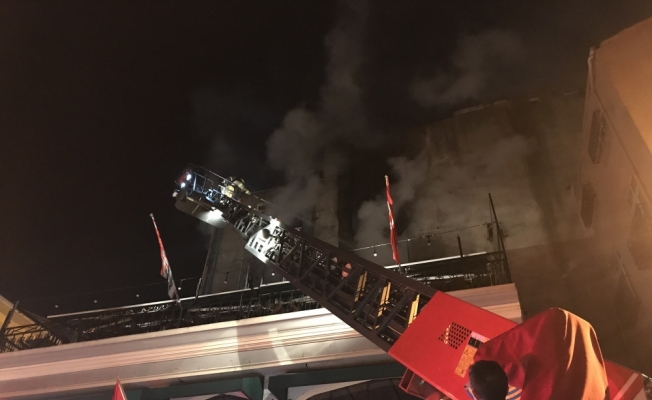 Kadıköy'de iş yeri yangını