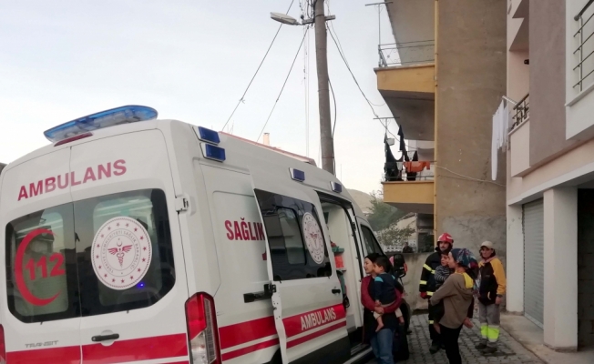 Kocaeli'de yangında evde mahsur kalan 3 çocuk kurtarıldı
