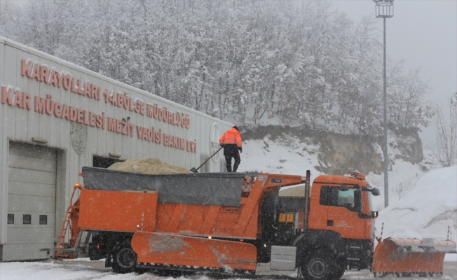 Bursa-Ankara kara yolunda kar yağışı ulaşımı aksatıyor