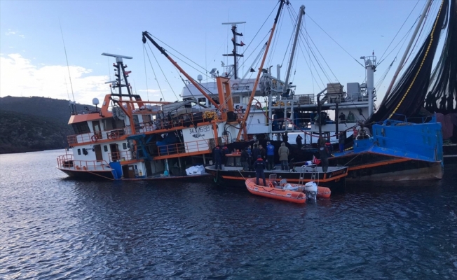 Karaya oturan teknedeki balıkçılar kurtarıldı