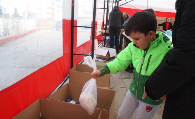Edirne'de depremzedeler için yardım kampanyası devam ediyor