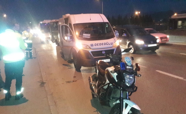 Gölcük'te  trafik kazasında 2 polis yaralandı