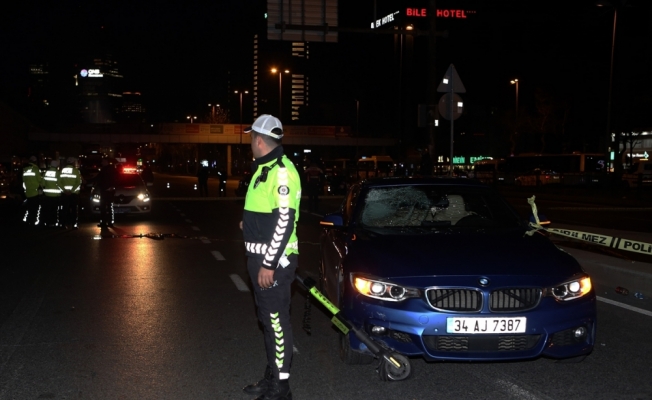 Beşiktaş'ta otomobilin çarptığı mobilet sürücüsü genç öldü