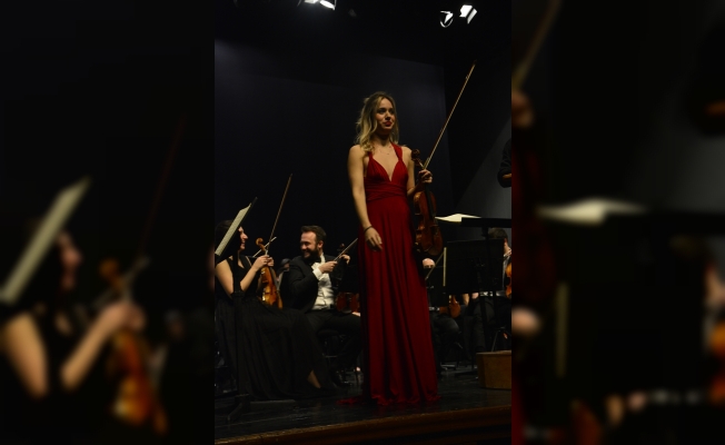 İtalyan sanatçı Tifu, Tekfen Filarmoni Orkestrasıyla Bursa'da konser verdi