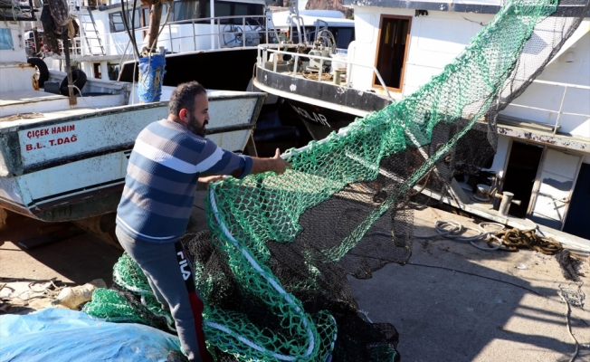 Balıkçılar “deniz salyası“ nedeniyle kıyıya boş ağlarla dönüyor