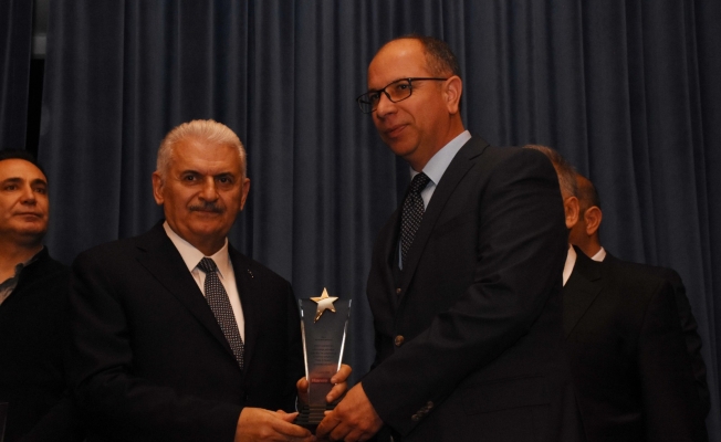 Yılın En başarılı İşadamı Mustafa Ercan’ın ödülü Binali Yıldırım’dan