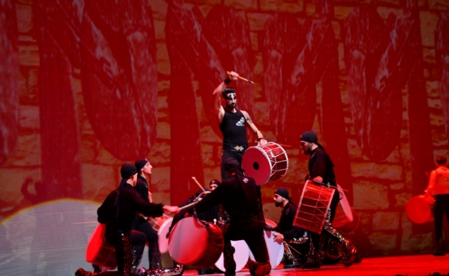 Anadolu Ateşi Dans Topluluğu Bursa'da sahneye çıktı