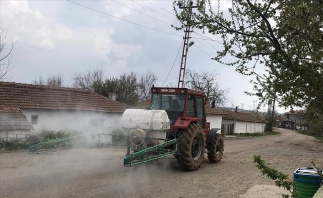 Edirne'deki bazı köyler tarım araçlarıyla dezenfekte ediliyor