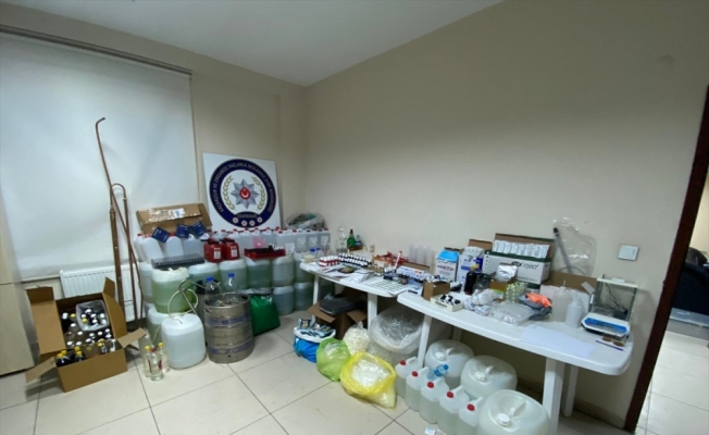 Tekirdağ'da kaçak etil alkol ve dezenfektan üreten 2 kimyager yakalandı