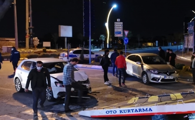 Darıca'da  iki otomobil çarpıştı: 4 yaralı