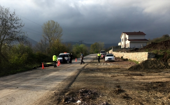 Kocaeli'de otomobil elektrik direğine çarptı: 2 ölü, 2 yaralı