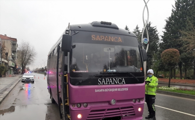 Sakarya'da taşıma kapasitesi kuralına uymayan 17 sürücü hakkında işlem yapıldı