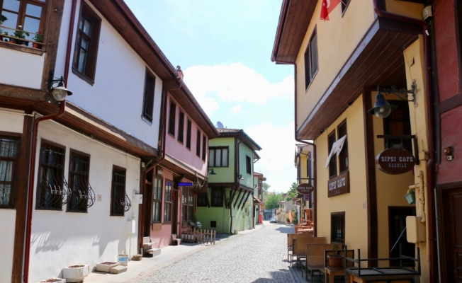 Bursa, Eskişehir ve Balıkesir'de cadde ve sokaklar sessiz kaldı