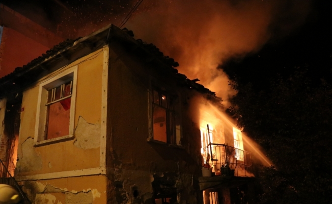 Kırklareli'nde iki katlı metruk binada yangın çıktı