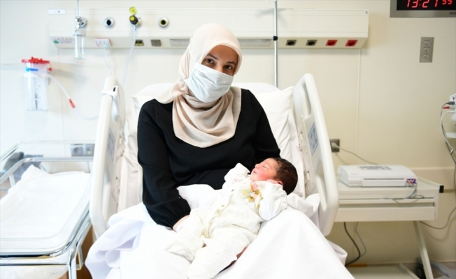 Sağlık Bakanı Koca'dan Çam ve Sakura Hastanesindeki “ilk bebek“ paylaşımı