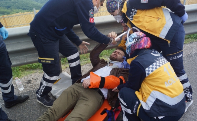 Yalova'da tırın altına giren otomobilin sürücüsü yaralandı