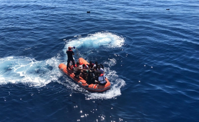 Ege Denizi'nde botları batan 27 sığınmacı kurtarıldı
