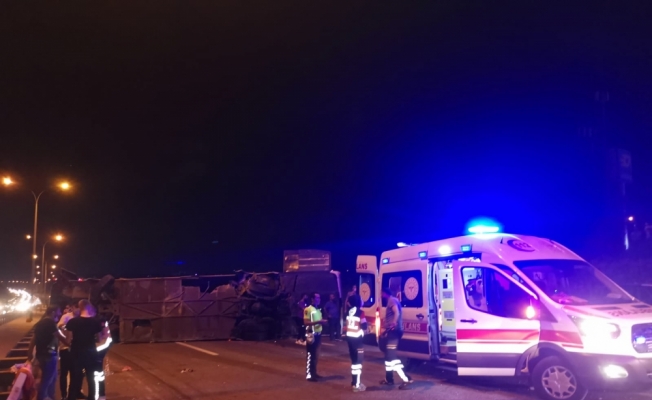 Kocaeli'de yolcu otobüsü devrildi: 1 ölü, 14 yaralı