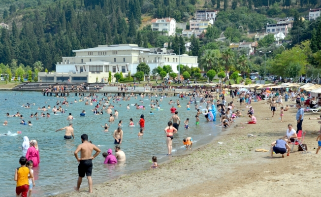 Kocaeli'deki mavi bayraklı plajlarda bayram tatili yoğunluğu