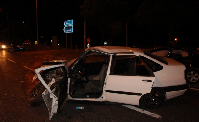 Bilecik'te iki otomobil çarpıştı: 1 ölü, 3 yaralı