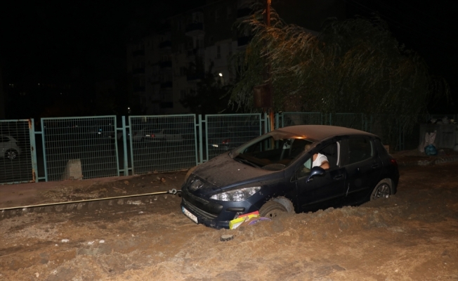 Edirne'de çamura saplanan otomobil kurtarıldı