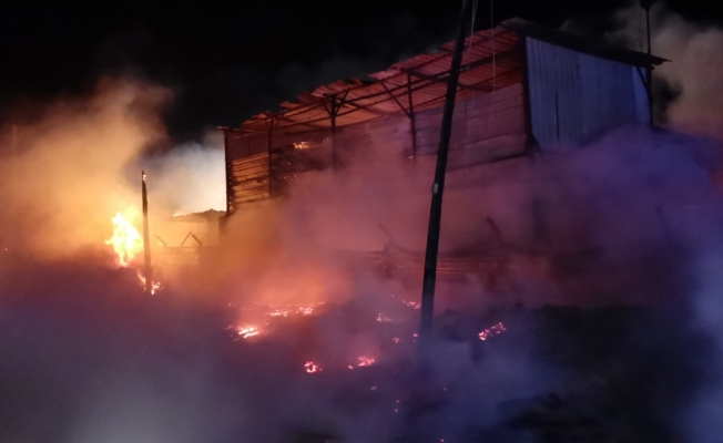 Gebze'de  palet fabrikasında yangın