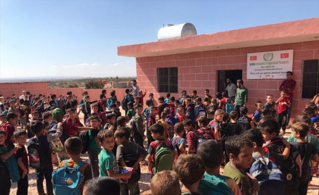 İHH Bursa şubesinden İdlib'de 20 bin öğrenciye kırtasiye yardımı