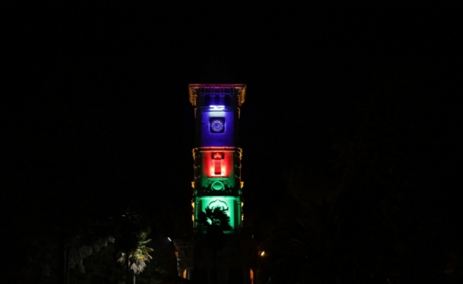 İzmit Saat Kulesi Azerbaycan bayrağının renkleriyle ışıklandırıldı