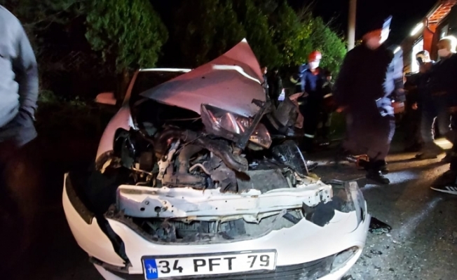 Gebze'de  kamyonla çarpışan otomobilin sürücüsü yaralandı