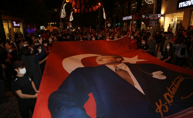 Sakarya'da Cumhuriyet Bayramı dolayısıyla fener alayı düzenlendi