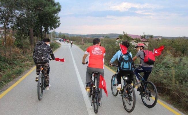 Sakarya'da gençler Azerbaycan'a destek için pedal çevirdi