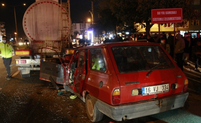 Bursa'da otomobil tankere çarptı: 1 ölü, 2 yaralı