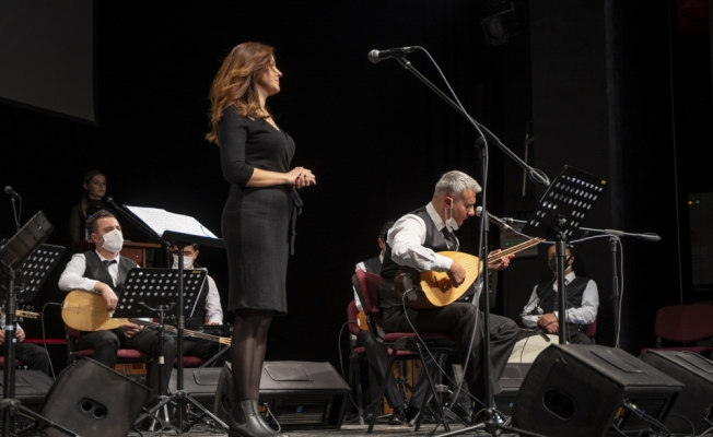 Bursa'da Türk Halk müziği öğretmen ve öğrencileri aynı sahnede buluştu