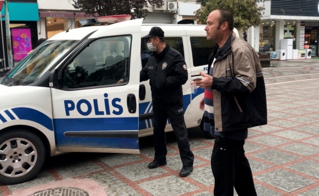 Edirne'de kamuya açık alanda sigara içen ve maske takmayan kişiye ceza uygulandı