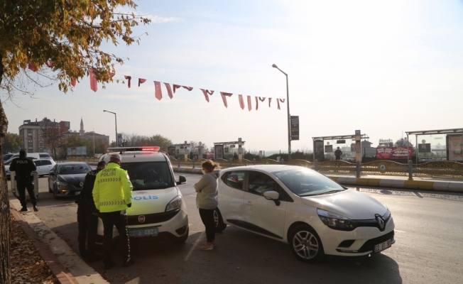 Edirne'de karantinada olması gereken kadın sürücü trafik denetiminde yakalandı