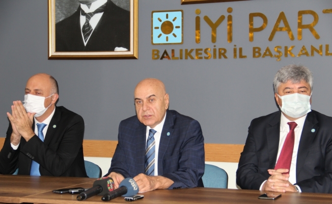 İYİ Parti Genel Başkan Yardımcılarından Balıkesir'de basın toplantısı