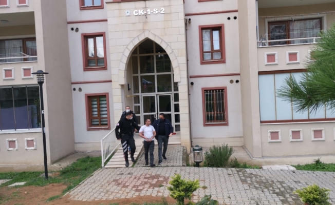 Çayırova'da eski kız arkadaşını silah zoruyla alıkoyduğu iddia edilen kişi yakalandı