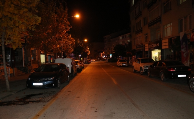 Sakarya, Bolu, Düzce ve Karabük'te sokağa çıkma kısıtlamasının ikinci gününde yasaklara uyuldu