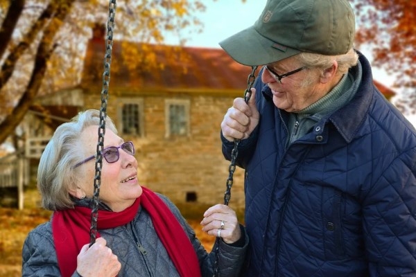90 Yaş üzeri vatandaşlar evlerinde aşılanmaya başlandı