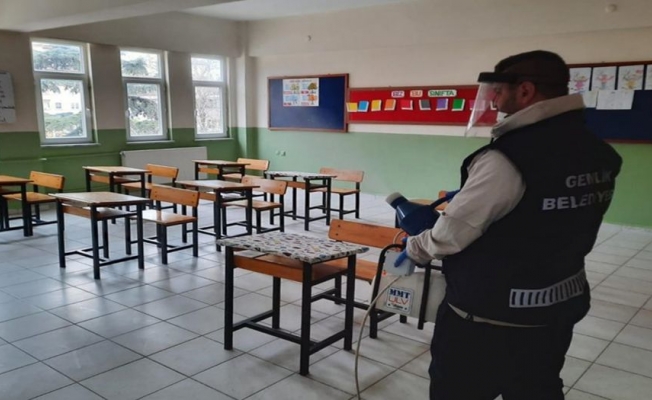 Gemlik'te dezenfekte edilen 6 okulda eğitim başlıyor