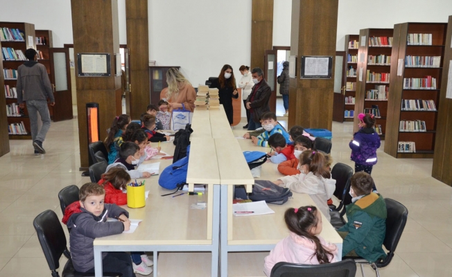 Diyarbakır'da kitaba dokunuşun minik heyecanı