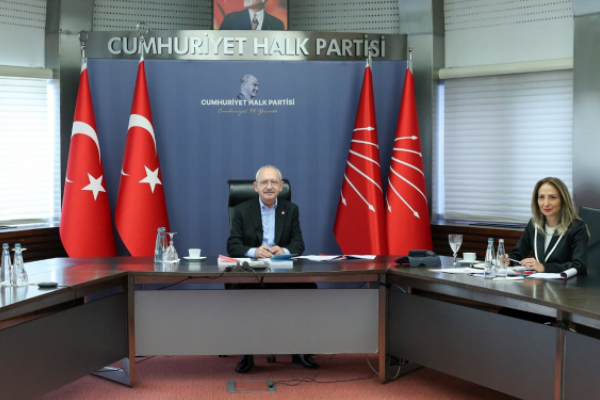 Kılıçdaroğlu, Kadın Kolları İl Başkanları ile buluştu