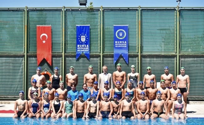Bursa’da havuzlar spor okuluyla şenlendi