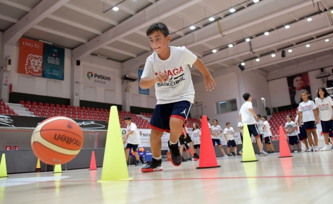 Geleceğin basketbolcuları İzmir Aliağa’da yetişiyor