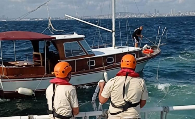 İstanbul'da sürüklenen tekne kurtarıldı