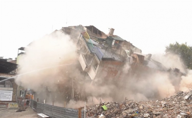 Bursa'da 'Tarihi Çarşı ve Han'larda bir yıkım daha