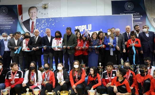 Gaziantep'e 9 yeni spor tesisine 'Bakan'lı açılış