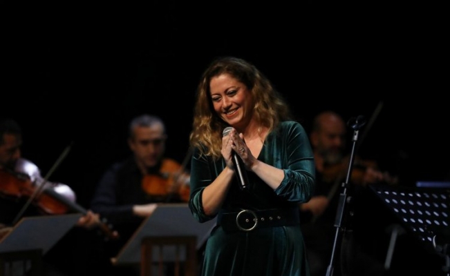 İzmir'de öğretmenler için dans ve müzik gösterisi 