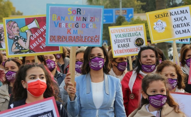 İzmir Efes Selçuk'ta "Eşim Değil Eşitimsin" yürüyüşü