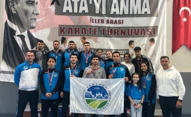 Sakaryalı karateciler Ata'nın anısına madalyaları topladı